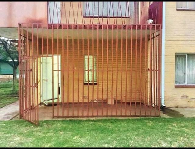 2 BEDROOM FLAT FOR SALE IN SASOLBURG EXT 3